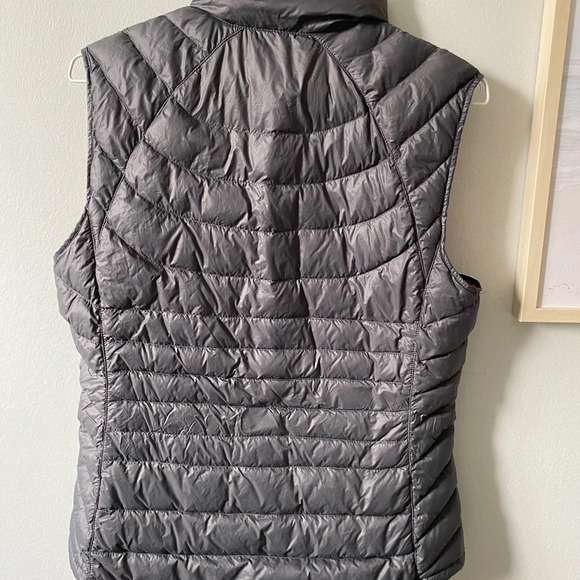 EUC Bernardo Goose Down Packable Puffer Vest Gray Size Small - Picture 3 of 8